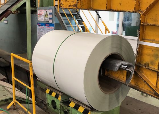 PVDF ملفات فولاذية مطلية مطلية مع AkzoNobel Paint 3-5 طن من سعة الملفات